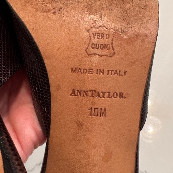 Anne Taylor Embossed Leather Brown Heels/Mules - Picture 8 of 9